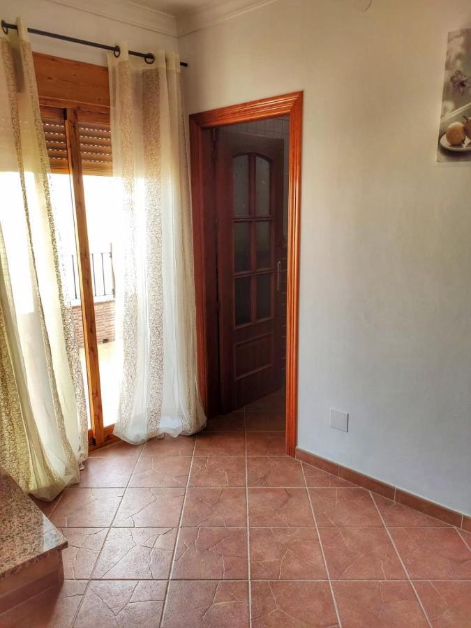 Casa Amplia Con Terraza En La Vinuela Vila Exterior foto