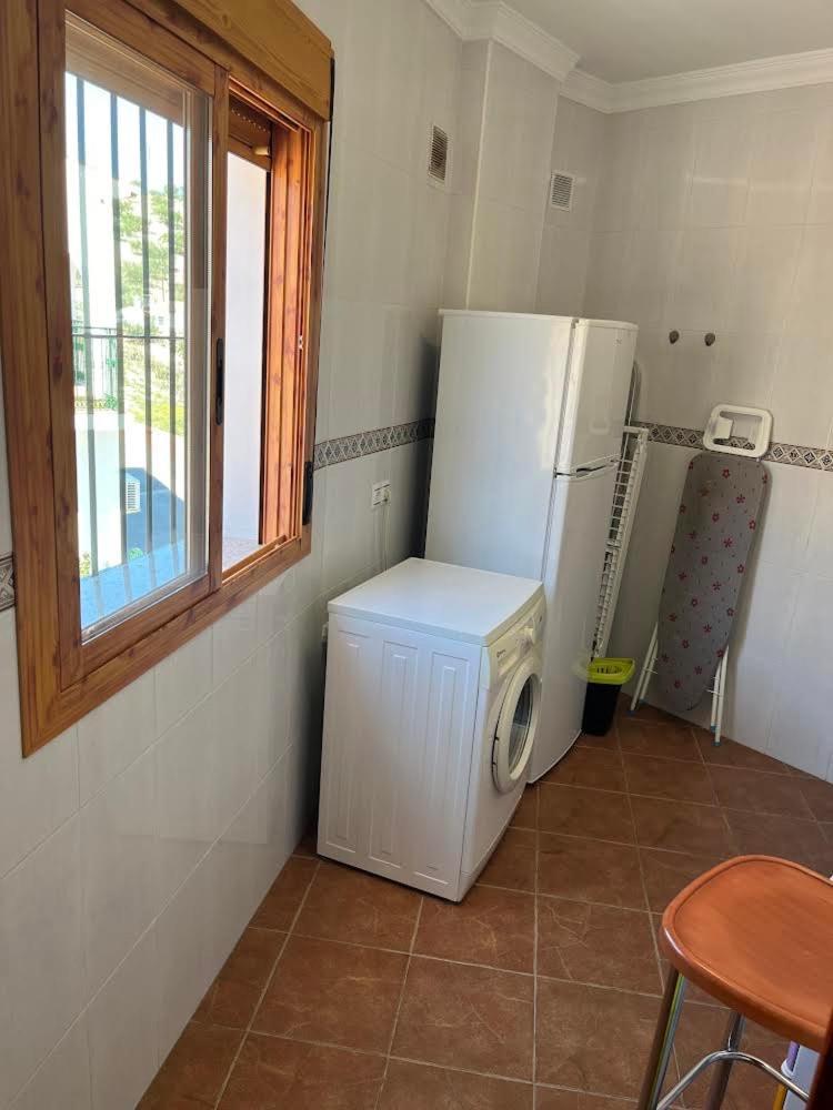 Casa Amplia Con Terraza En La Vinuela Vila Exterior foto